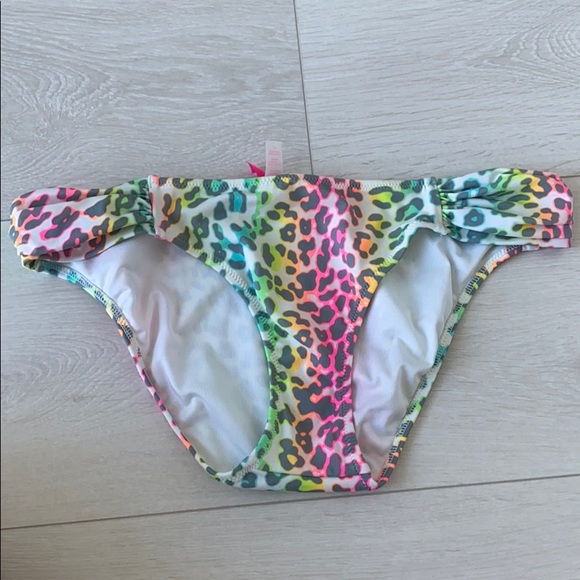 3 FOR $25 ⭐️ Bikini Bottoms by Victoria Secret - Picture 4 of 9